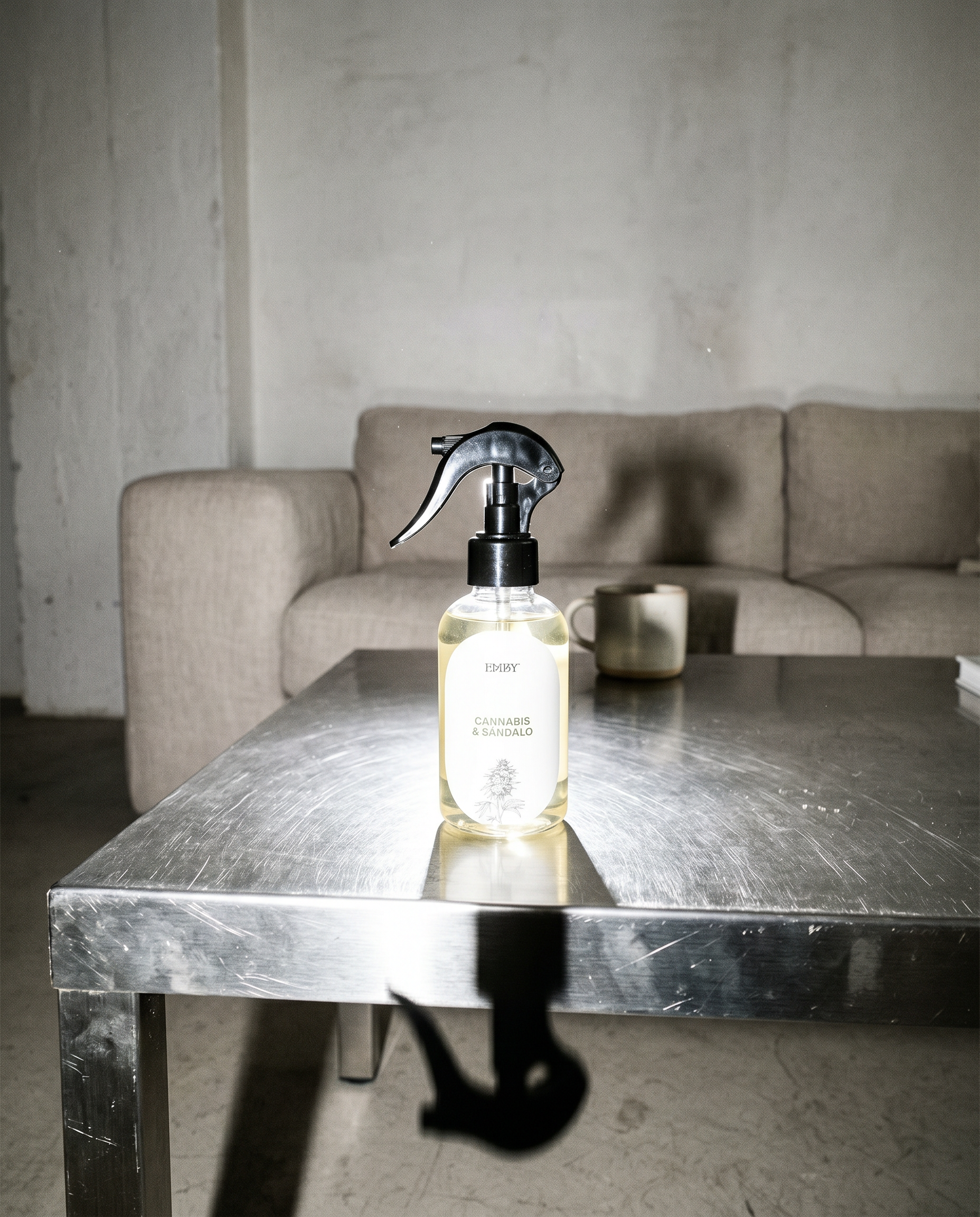 Cannabis & Sándalo — Perfume Ambiental